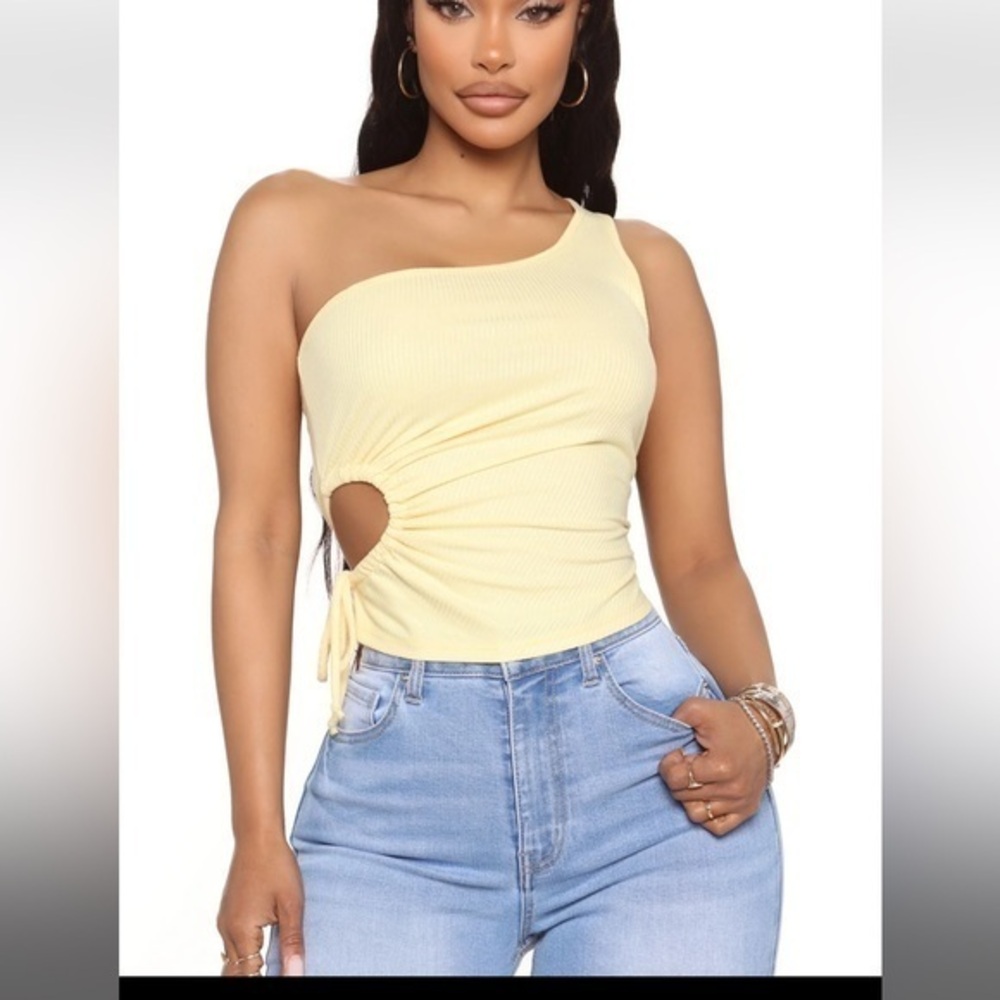 Hearts & Hips Get My Good Side One Shoulder Top - Yellow‎ Size Small REFFNB
